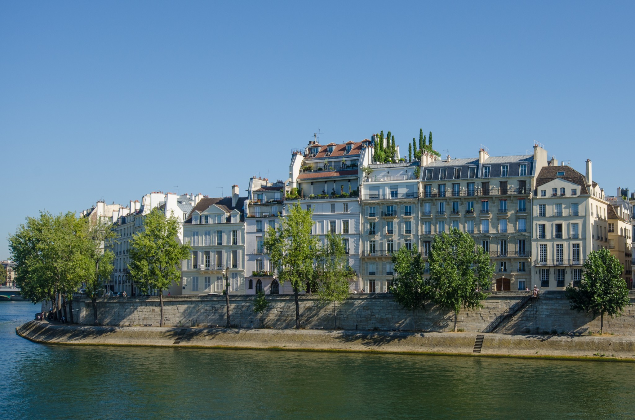 €325,000 mortgage loan to finance a primary home in Paris